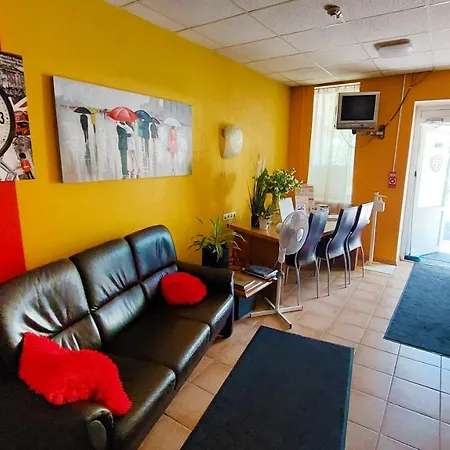 Happy بيت شباب